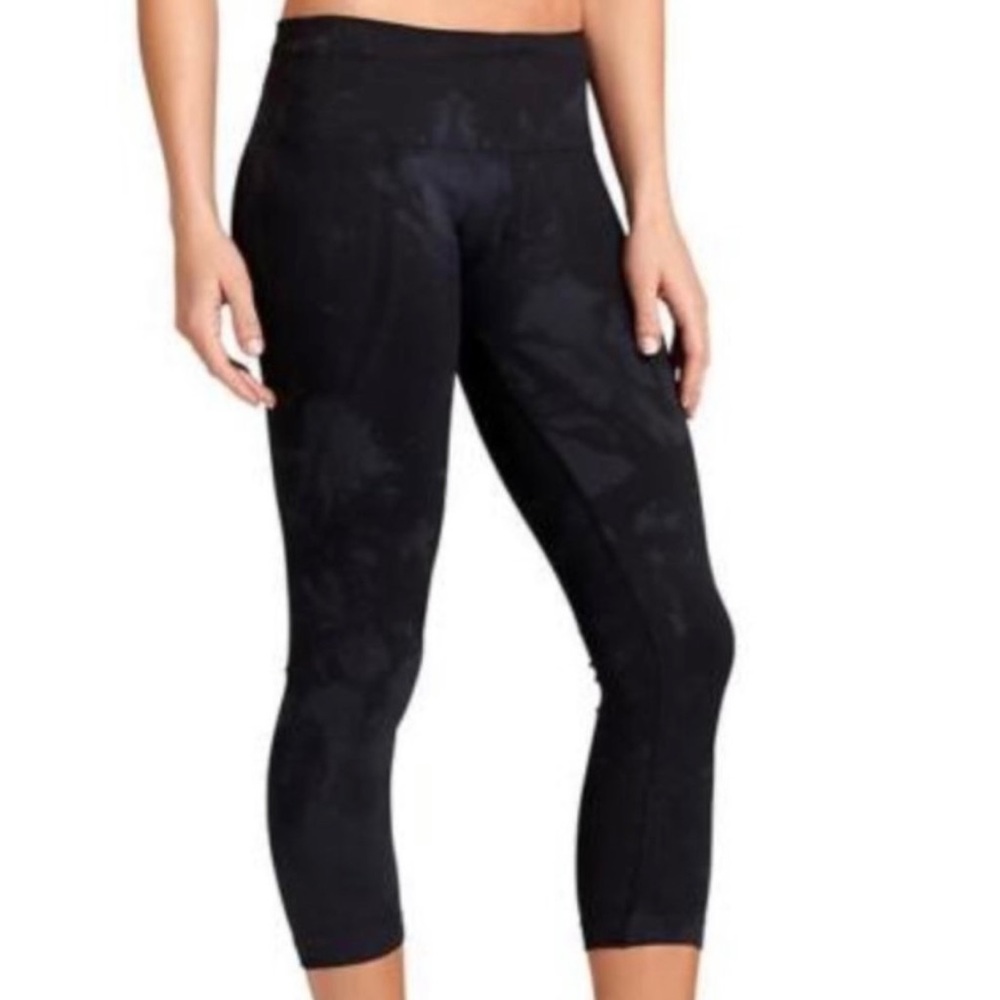 Athleta Re-charge tie dye black nylon spandex capri leggings size XS